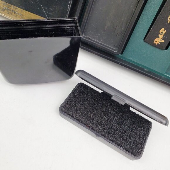 Japanese Calligraphy Set Vintage K-47 Case Box, Brush, Stamps, Paper Weight Etc. - Picture 7 of 13